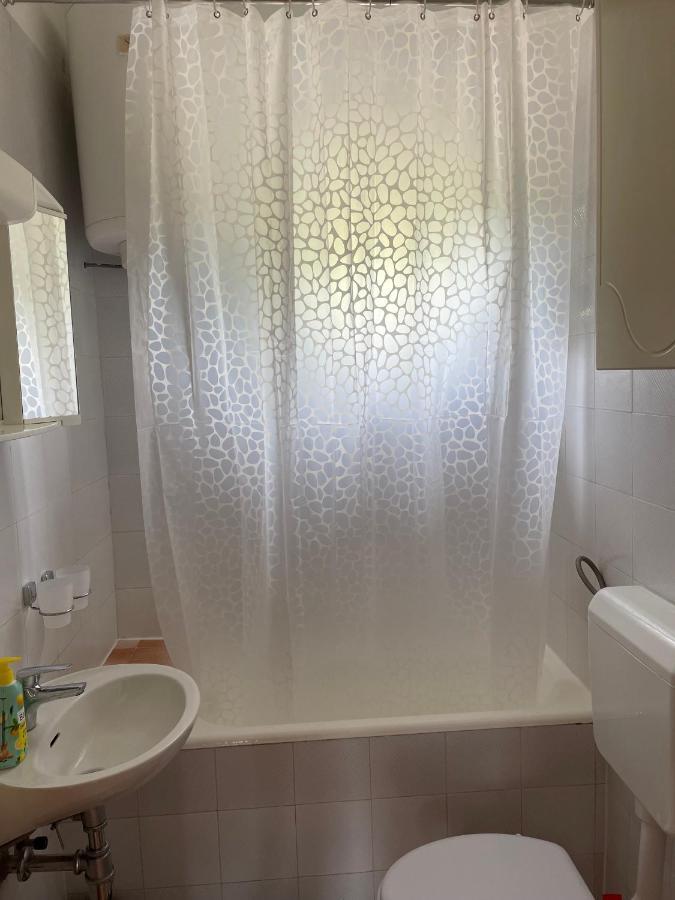 Apartman Emilija Vinišće Zewnętrze zdjęcie