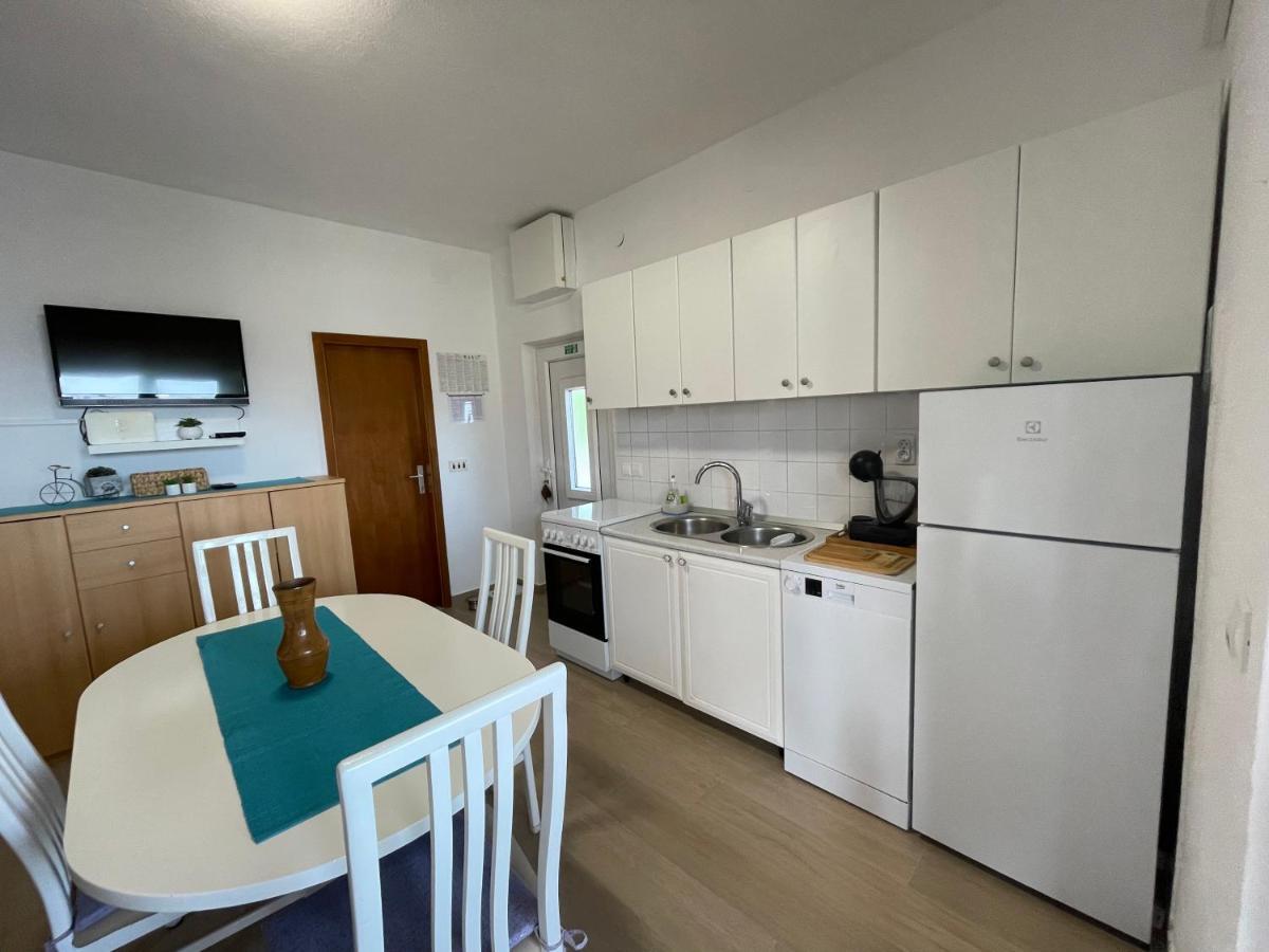 Apartman Emilija Vinišće Zewnętrze zdjęcie